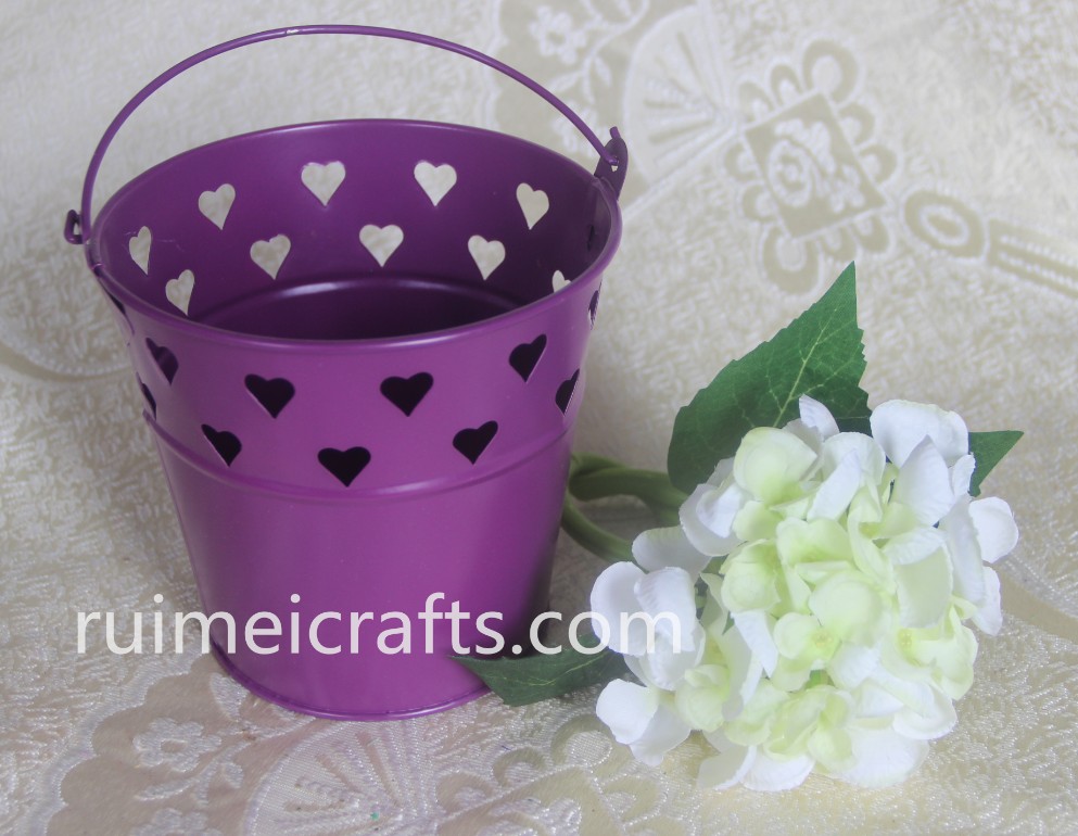 color hollow heart shape tin pot