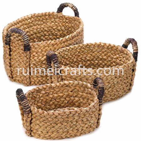 corn husk basket with handle.jpg