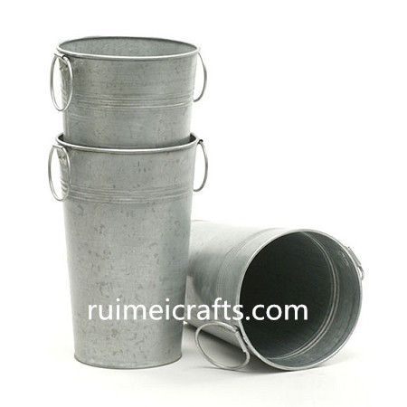 iron sheet log shape floral vase with round ears.jpg