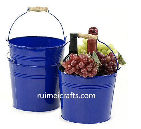 metal bucket with handle for packing.jpg
