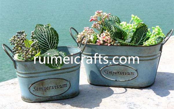 pastoral style metal planter for courtyard decorative.jpg